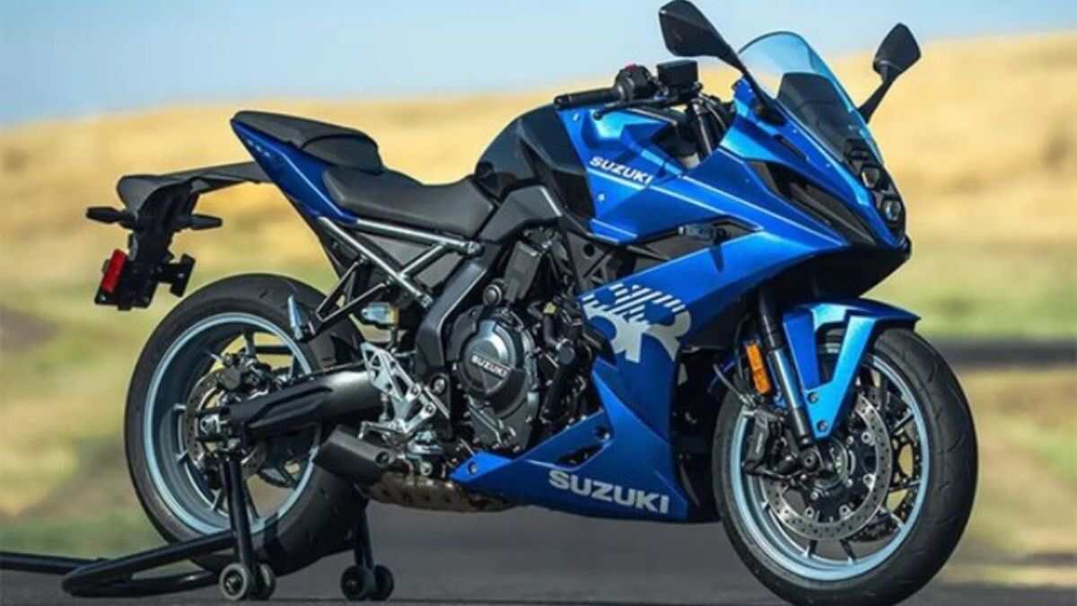 Suzuki GSX-8R Vs KTM 200 Duke