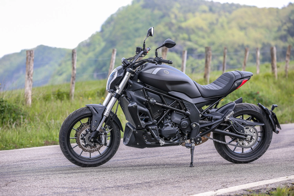 Benelli 502s Superbike